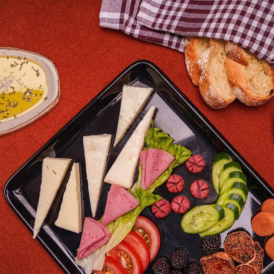 Tam Yağlı Sezon Üçlü Karışım Peynir 700 GR (İnek-Keçi-Koyun) Çanakkale-Şırdan Mayadan