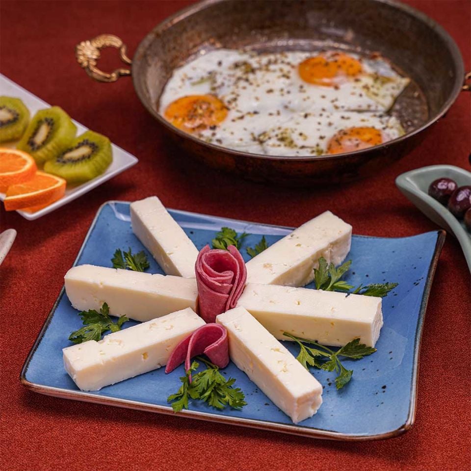 Tam Yağlı Sezon Üçlü Karışım Peynir 700 Gr (İnek - Koyun - Keçi ) Çanakkale Şırdan Mayadan