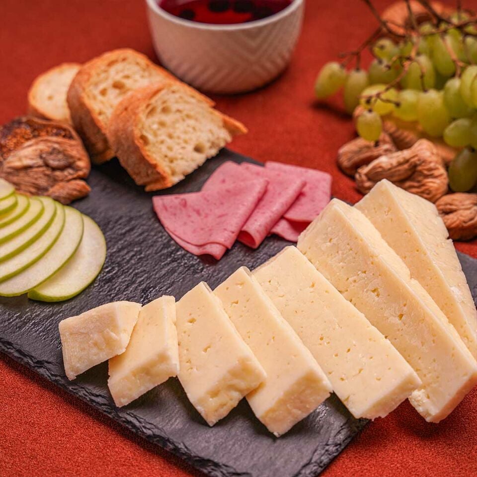 Bergama Sert Tulum Peyniri 500 Gr (Sezon Üçlü Karışım)