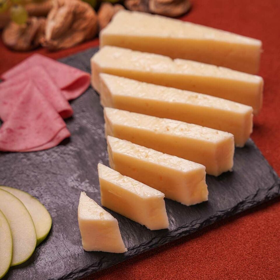 Bergama Sert Tulum Peyniri 500 Gr (Sezon Üçlü Karışım)