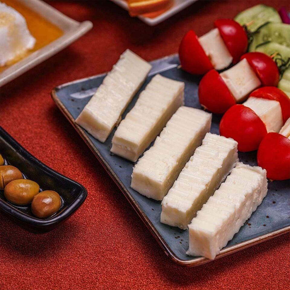 Tam Yağlı İnek Peyniri Çanakkale Şırdan Mayadan 700 Gr