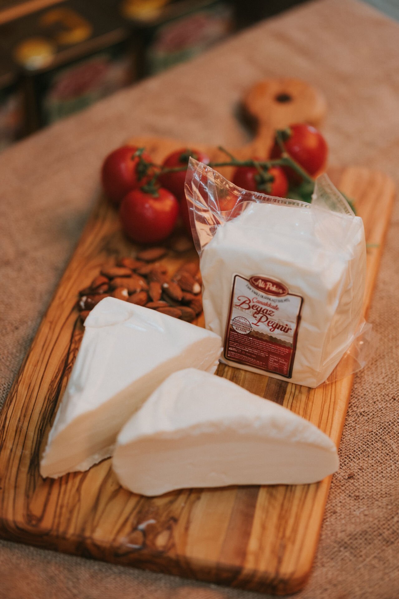 Yumuşak Tam Yağlı İnek Peyniri 700 Gr (Sürülebilir Kıvam)